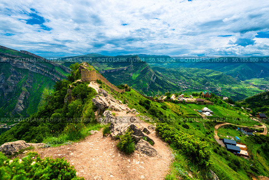 Picturesque mountain landscape with a photofacility tower of the Russian fortress in Gunib. Dagestan, Caucasus (2024 год). Стоковое фото, фотограф Константин Лабунский / Фотобанк Лори