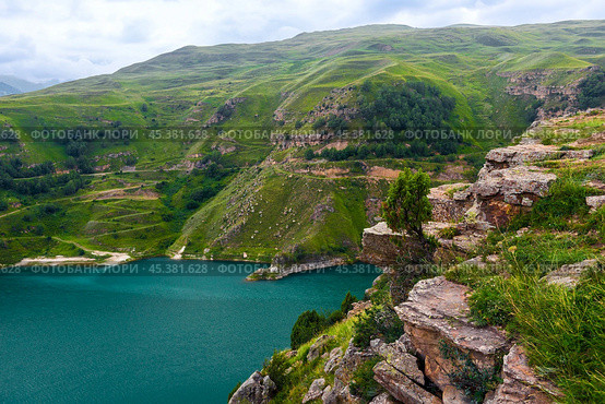 Picturesque view of the mountain lake Gizhgit with azure water. Caucasus. Стоковое фото, фотограф Константин Лабунский / Фотобанк Лори