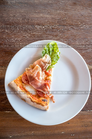 piece of pizza parma ham and rocket salad. Стоковое фото, агентство Ingram Publishing / Фотобанк Лори