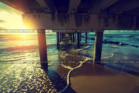 Pier on the sea at sunset. Стоковое фото, агентство Ingram Publishing / Фотобанк Лори