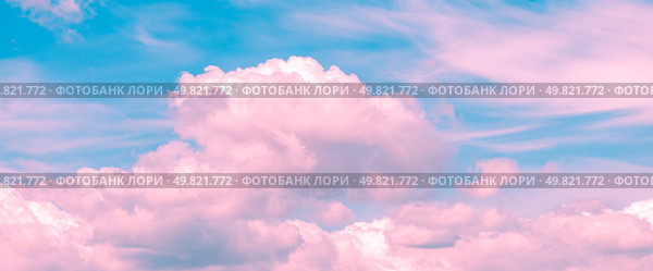 Pink and turquoise hues blend seamlessly in a sky filled with wispy cirrus clouds and fluffy cumulus formations, creating a dreamy and ethereal atmosphere. Стоковое фото, фотограф Ольга Ильина / Фотобанк Лори