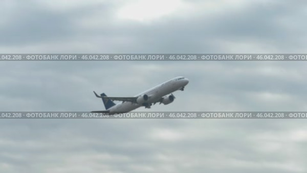 Plane of Air Astana taking off at Almaty airport (2024 год). Редакционное видео, видеограф Игорь Жоров / Фотобанк Лори