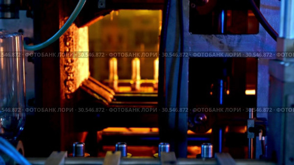 Plastic bottle making. Стоковое видео, видеограф Mark Agnor / Фотобанк Лори
