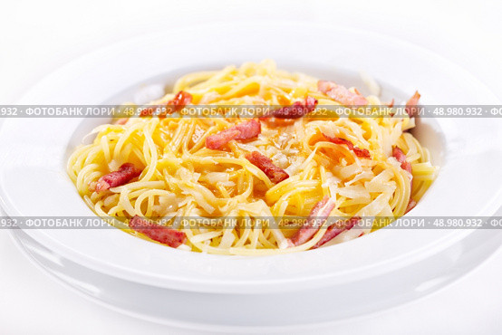 plate of pasta carbonara. Стоковое фото, агентство Ingram Publishing / Фотобанк Лори