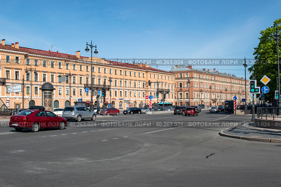 Площадь Труда в Санкт-Петербурге, дорога на Васильевский остров, вид от Конногвардейского бульвара (2022 год). Стоковое фото, фотограф Жигалов Евгений Павлович / Фотобанк Лори
