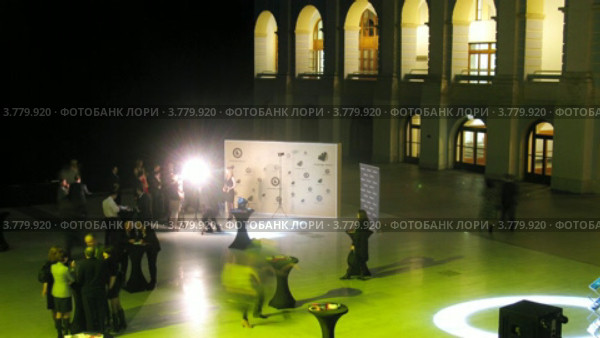 Победители премии Брэнд года EFFIE 2011 во время фотосъемки, таймлапс (2012 год). Редакционное видео, видеограф Losevsky Pavel / Фотобанк Лори