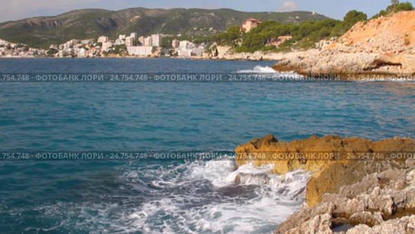 Побережье средиземноморского курорта. Кала-Майор (Cala Major), Пальма-де-Майорка, Испания (2016 год). Стоковое видео, видеограф Вадим Хомяков / Фотобанк Лори