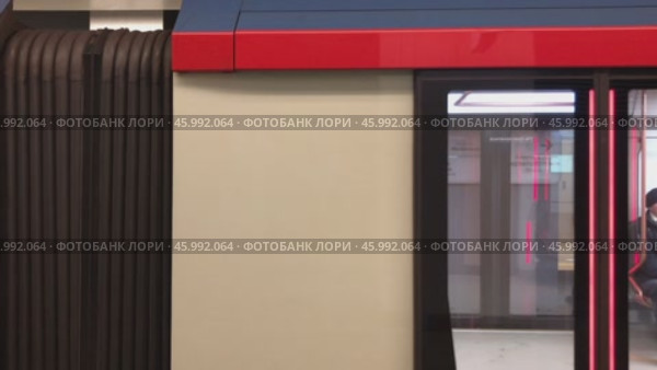 Поезд метро отправляется со станции "Печатники" Московского метрополитена.. Россия. Москва. 19.01.2025. Редакционное видео, видеограф Ярославский Максим / Фотобанк Лори