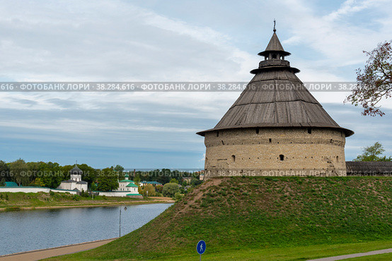 Покровская башня Окольного города. Псков (2019 год). Редакционное фото, фотограф Александр Щепин / Фотобанк Лори