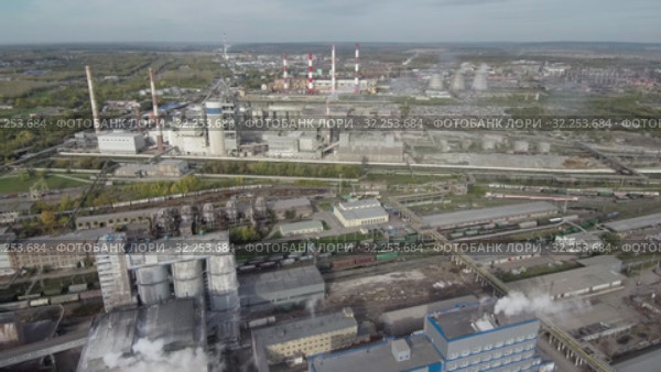 Полёт над заводом по производству соды и цементным заводом HeidelbergCement. 02 -1. Flying over the plant for the production of soda and cement plant. 02 - 1. (2019 год). Редакционное видео, видеограф Евгений Романов / Фотобанк Лори