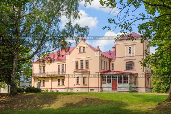 Полибинский мемориальный музей-усадьба С.В. Ковалевской, село Полибино, Псковская область (2014 год). Редакционное фото, фотограф Галина Ермолаева / Фотобанк Лори