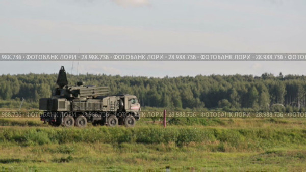 Полигон "Алабино", Московская область. "Панцирь-С1" - российский самоходный зенитный ракетно-пушечный комплекс (ЗРПК) на Международном военно-техническом форуме "Армия-2018" Редакционное видео, видеограф Игорь Долгов / Фотобанк Лори