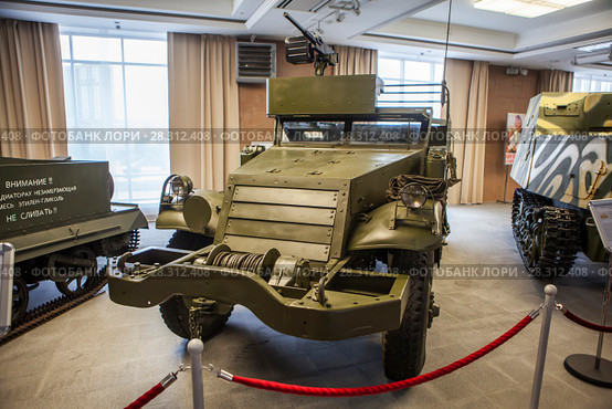 Полугусеничный бронетранспортер М2A1 образца 1941 года (США). Выставочный центр музея военной техники «Боевая слава Урала». Верхняя Пышма. Свердловская область (2018 год). Редакционное фото, фотограф Сергей Афанасьев / Фотобанк Лори