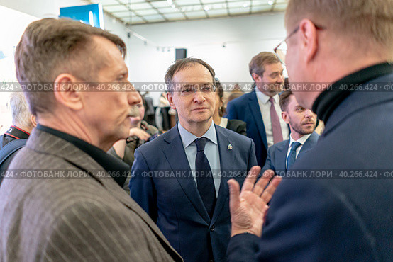 Помощник Президента Российской Федерации Владимир Мединский, российский предприниматель Виктор Бут. Редакционное фото, фотограф Андрей Дегтярёв / Фотобанк Лори