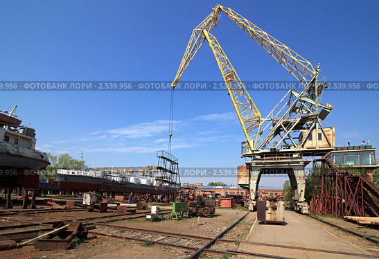 Портальный кран на территории СЛИП (2011 год). Редакционное фото, фотограф Юлия Машкова / Фотобанк Лори