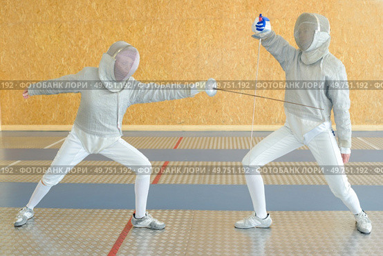 portrait of a couple and fencing competition. Стоковое фото, агентство Ingram Publishing / Фотобанк Лори