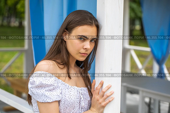 Portrait of a young beautiful brunette girl. Стоковое фото, фотограф Андрей Аркуша / Фотобанк Лори