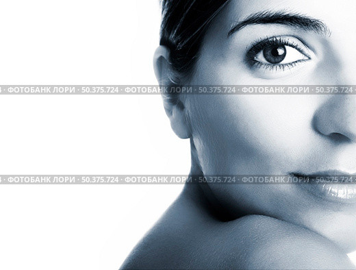 Portrait of a young beautiful woman (Blue toned in PS) Стоковое фото, агентство Ingram Publishing / Фотобанк Лори