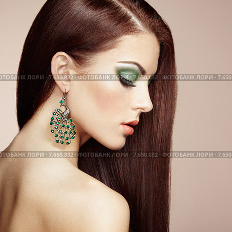 Portrait of beautiful brunette woman with earring. Стоковое фото, фотограф Oleg Gekman / Ingram Publishing / Фотобанк Лори