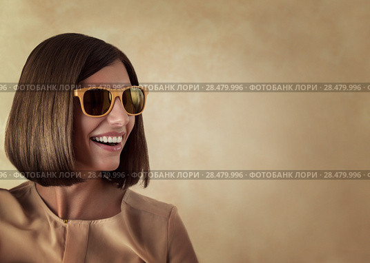 Portrait of beautiful smiling young woman wearing sunglasses. Стоковое фото, фотограф Kirill Kedrinskiy / Ingram Publishing / Фотобанк Лори