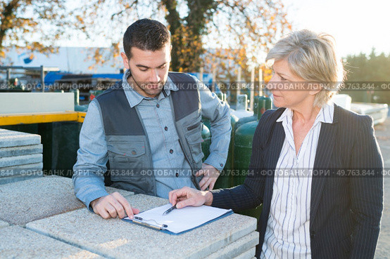 portrait of cement block construction supplier. Стоковое фото, агентство Ingram Publishing / Фотобанк Лори