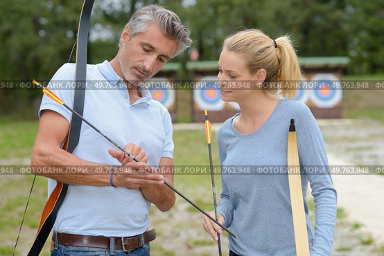 portrait of couple doing the fletching. Стоковое фото, агентство Ingram Publishing / Фотобанк Лори