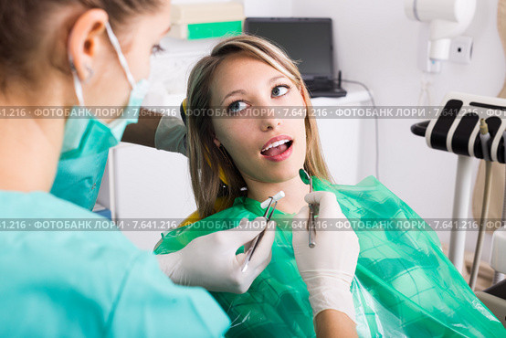 Portrait of dentist and patient at dental clinic. Стоковое фото, фотограф Яков Филимонов / Фотобанк Лори