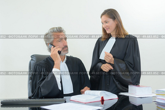 portrait of judges making telephone call. Стоковое фото, агентство Ingram Publishing / Фотобанк Лори