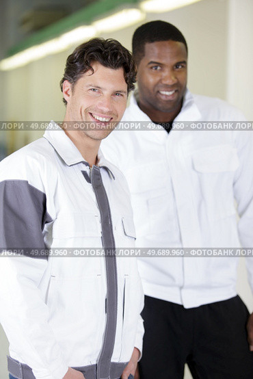 portrait of men painters at work. Стоковое фото, агентство Ingram Publishing / Фотобанк Лори