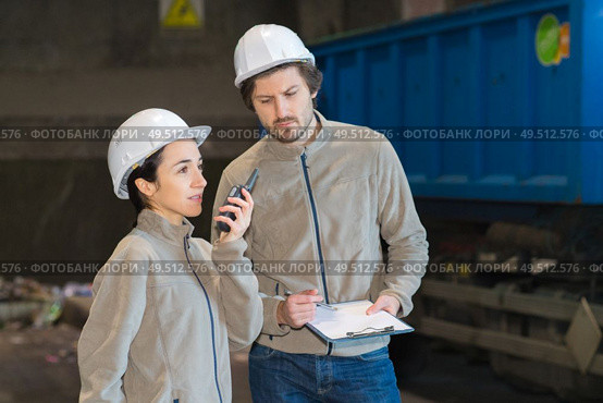 portrait of two dockers at work. Стоковое фото, агентство Ingram Publishing / Фотобанк Лори