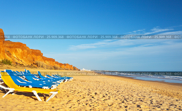 Португалия. Алгарве. Песчаные пляжи Фалезии (Algarve, Praia da Falesia) (2012 год). Стоковое фото, фотограф Виктория Катьянова / Фотобанк Лори