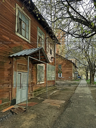 Посёлок ГУАС , Жилгородок . Старинный район города  Железнодорожного ( Обираловка ) (2024 год). Редакционное фото, фотограф stargal / Фотобанк Лори