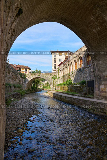 Potes river Quiviesa Deva a Cantabria village of Spain. Стоковое фото, агентство Ingram Publishing / Фотобанк Лори
