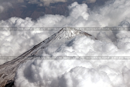 Потухший стратовулкан Демавенд (Damavand) (2012 год). Стоковое фото, фотограф Александр Тарасенков / Фотобанк Лори