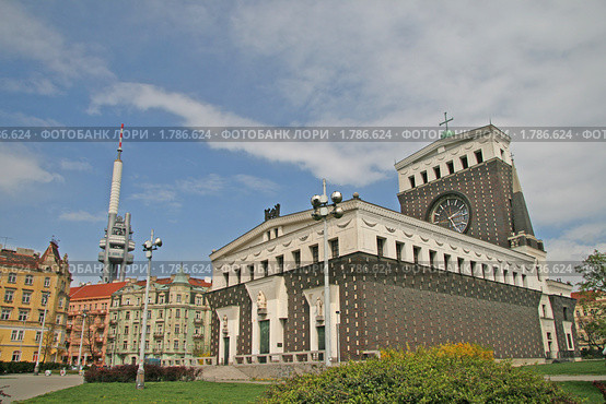 Прага. Винограды, Собор Пресвятого Сердца Господня (2010 год). Стоковое фото, фотограф Шилер Анастасия / Фотобанк Лори