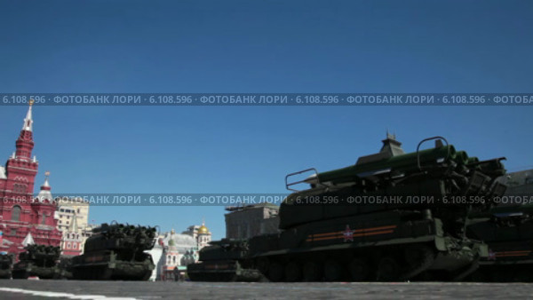 Празднование Дня Победы в Москве. Торжественное прохождение военной техники по Красной площади. Зенитно-ракетный комплекс "Бук" Стоковое видео, видеограф Игорь Долгов / Фотобанк Лори