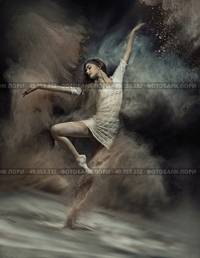 Pretty ballet dancer with dust in the background. Стоковое фото, агентство Ingram Publishing / Фотобанк Лори