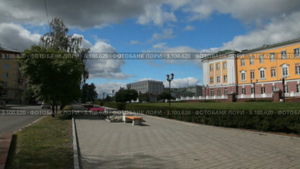 Президентский дворец. Улица Лихвинцева. Ижевск (2011 год). Стоковое видео, видеограф Кирилл Трифонов / Фотобанк Лори