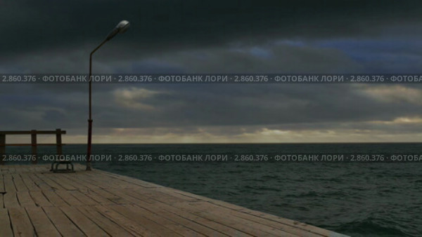 Причал, фонарь, скамья. Стоковое видео, видеограф Андрей Воскресенский / Фотобанк Лори