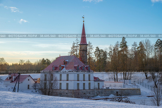 Приоратский дворец зимним вечером. Гатчина, Россия (2022 год). Стоковое фото, фотограф Анна Карасева / Фотобанк Лори