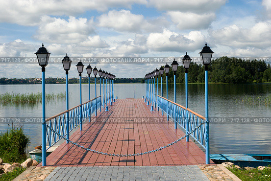 Пристань у главных врат Валдайского Иверского монастыря (2008 год). Стоковое фото, фотограф Александр Щепин / Фотобанк Лори