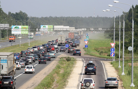 Пробка на шоссе (2011 год). Редакционное фото, фотограф Дмитрий Куш / Фотобанк Лори