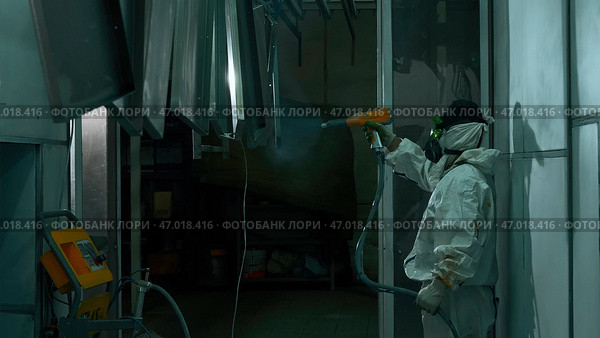 Process of powder coating of metal parts at a steel factory. Стоковое фото, фотограф David Kashakhi / Фотобанк Лори