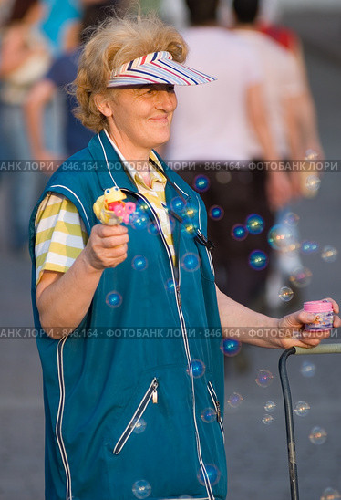 Продавец мыльных пузырей (2006 год). Редакционное фото, фотограф Александр Зайцев / Фотобанк Лори