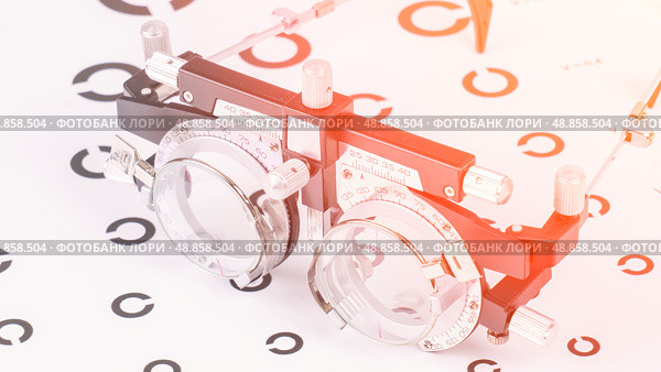 Professional shooting of the eye diopter detection process using special equipment. Стоковое фото, фотограф Скрипачев Антон / Фотобанк Лори
