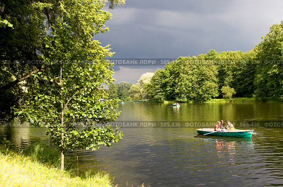 Прогулка на лодке (2008 год). Редакционное фото, фотограф Павлова Татьяна / Фотобанк Лори