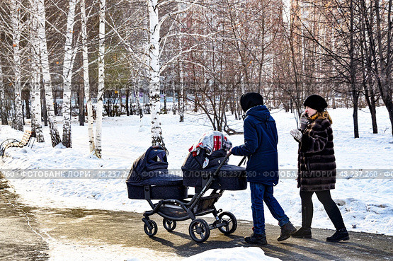 Прогулки на свежем воздухе. Город Тюмень (2018 год). Редакционное фото, фотограф Александр Тараканов / Фотобанк Лори