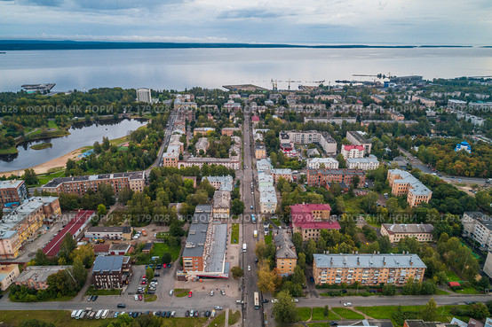 Проспект Александра Невского и набережная Гюллинга в Петрозаводске. Осень. Аэрофотосъемка. Стоковое фото, фотограф Сергей Цепек / Фотобанк Лори