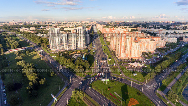 Prospekt Stachek, the Leninsky Prospekt and the Dachny avenue crossing is in Kirovsky district, aerial view. Kronshtadtskaya square. Streets of Saint-Petersburg (2016 год). Редакционное фото, фотограф Кекяляйнен Андрей / Фотобанк Лори