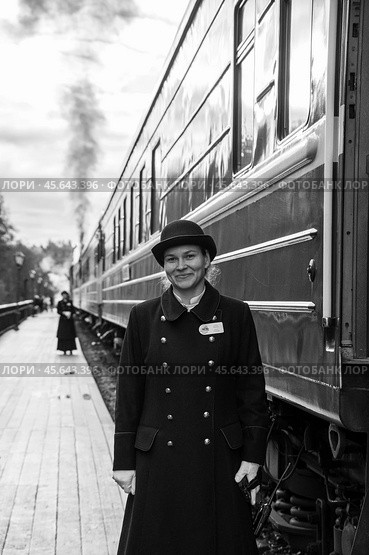 Проводница поезда Рускеальский экспресс. Редакционное фото, фотограф Анастасия Жукова / Фотобанк Лори